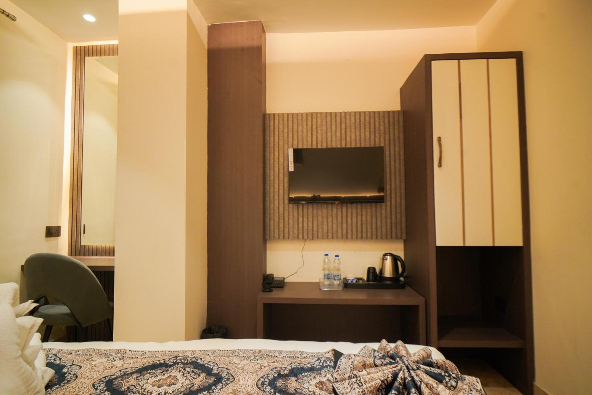 Hotel Ammison Inn & Suites Amritsar Exterior photo