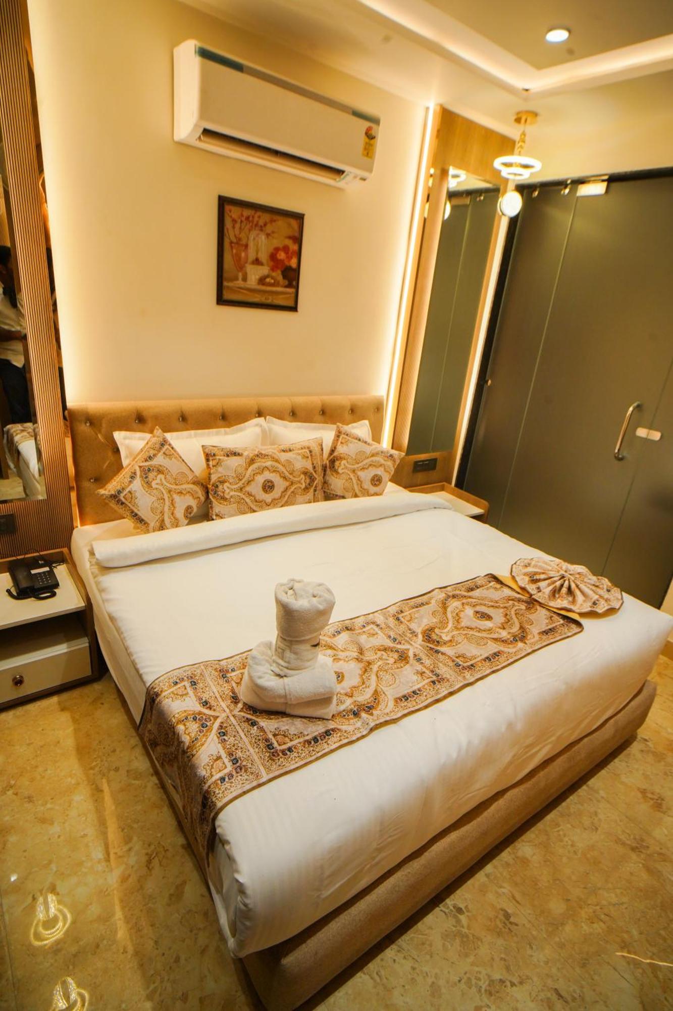 Hotel Ammison Inn & Suites Amritsar Exterior photo